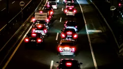 Motocicliștii cer legalizarea lane splitting-ului în România. O nevoie reală pentru fluidizarea traficului – VIDEO