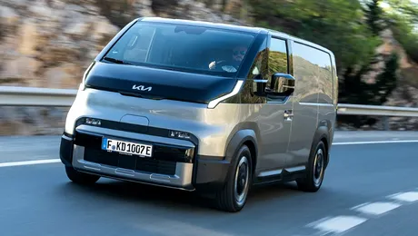 Kia PV5 conduce segmentul autoutilitarelor electrice medii din Europa