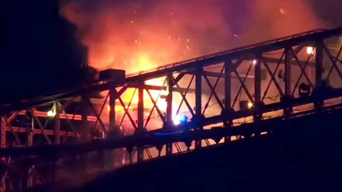 Video | Momentul în care Podul Brooklyn din New York a luat foc în timpul spectacolului de artificii de 4 iulie