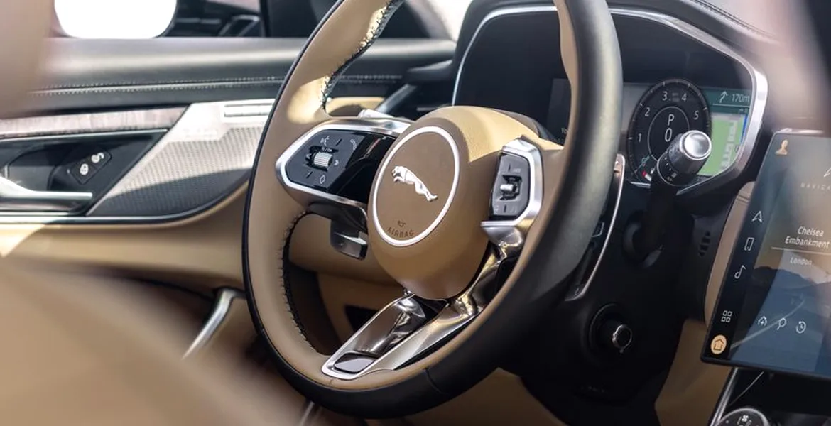 Jaguar pregătește un rival pentru Tesla. J-Pace este un SUV electric premium ce va fi prezentat în 2021