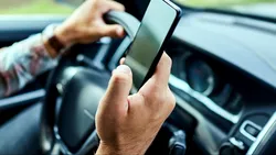 Este oficial, de anul viitor vom putea circula cu permisul auto și buletinul încărcate pe telefon. Cine beneficiază de RO Wallet