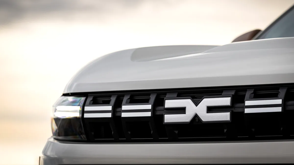 Situație bizară pe piața auto second-hand din România. Numărul mașinilor Dacia importate din Germania le depășesc pe cele noi