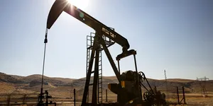 Prețul petrolului crește pe fondul incertitudinilor privind Strâmtoarea Ormuz