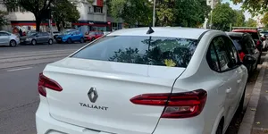 Renault Taliant, Loganul turcesc, fotografiat în probe la București