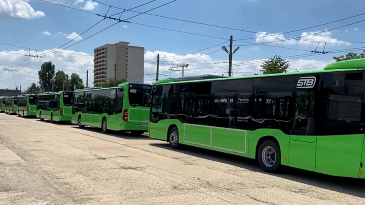 Noile autobuze hibrid din Bucureşti au fost vandalizate: „Vandalizare hibrid”