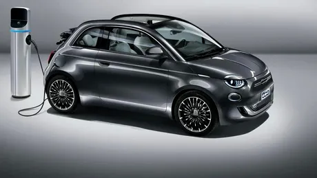 Fiat lansează noul model electric 500e. Modelul italian are autonomie de 320 de km