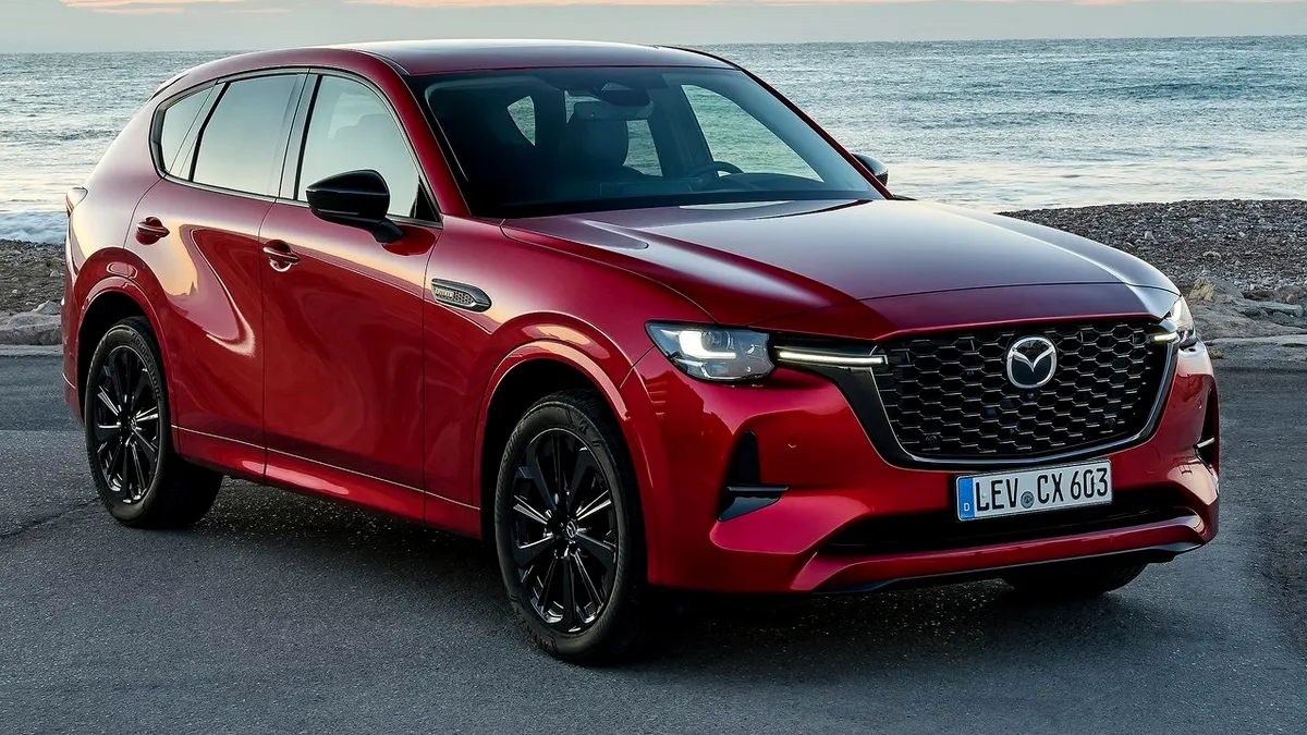 Incident pe Autobahn: Airbagurile unei Mazda CX‑60 s-au declanșat fără motiv