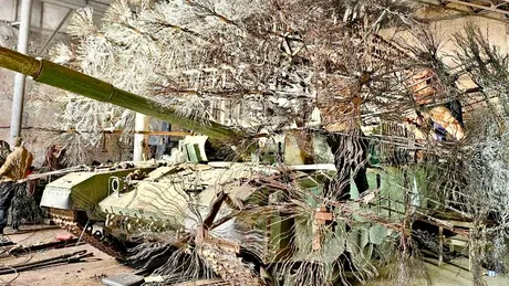 Tancul „păpădie” a apărut pe frontul din Ucraina, de partea rușilor. Ce avantaje oferă în comparație cu modelel „arici” sau „broască țestoasă”?