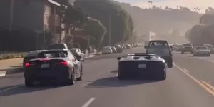 Video / Travis Scott, demonstrație de forță în trafic: V12-le face spectacol