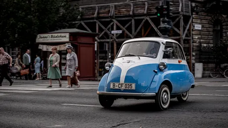 BMW Isetta, personaj de film. Este cea mai mică maşină  folosită vreodată pentru evadare - VIDEO