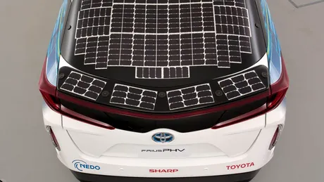 Toyota a dezvoltat un prototip al modelului Prius PHV echipat cu celule fotovoltaice - GALERIE FOTO