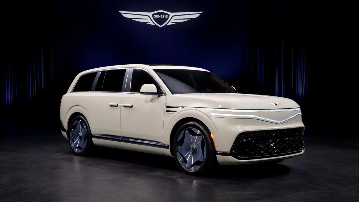 Genesis lansează SUV-ul electric de lux GV90. Autonomie de 500 km pentru rivalul modelelor premium germane