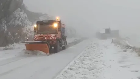 Video - Ninsoare abundentă pe Transfăgărășan. Avertisment pentru șoferii care vor să ajungă la Bâlea Lac
