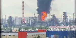 „Benzinăria Moscovei” a fost atacată de Ucraina. Una dintre cele mai mari rafinării din Rusia, în flăcări