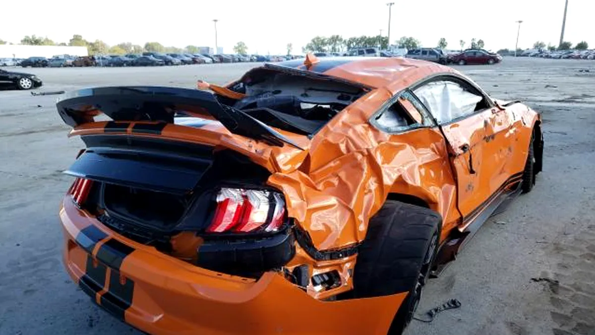 Cât a ajuns să coste un Ford Mustang Shelby GT500 nou-nouț după ce a fost grav avariat?
