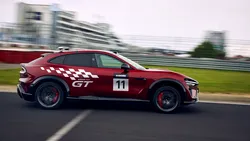 Premieră pe Nürburgring: O mașină autonomă a parcurs „Iadul Verde” mai rapid decât o mașină diesel