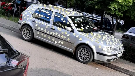 Un șofer din Slatina s-a ales cu mașina plină de post-it-uri - FOTO