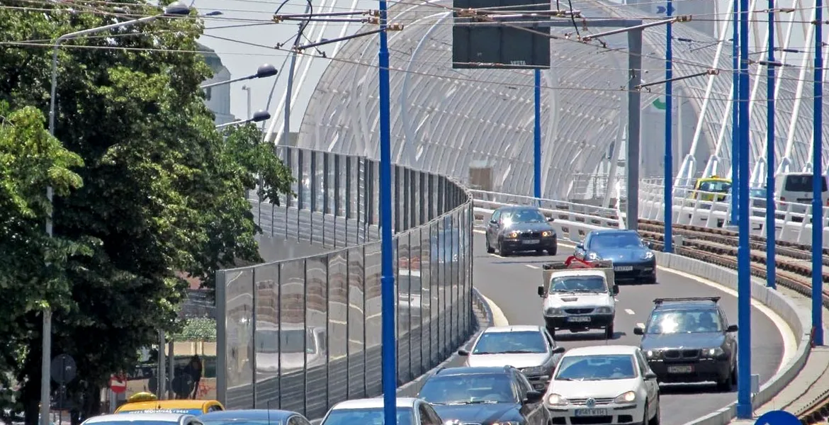 Una din cinci maşini înmatriculate în Bucureşti şi Ilfov va avea interzis în centrul Capitalei. Nimeni nu ştie câte sunt înregistrate în zona interzisă