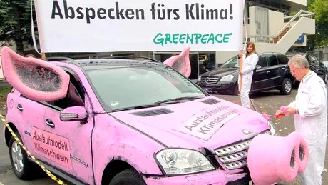 Greenpeace satirizează Mercedes - Benz
