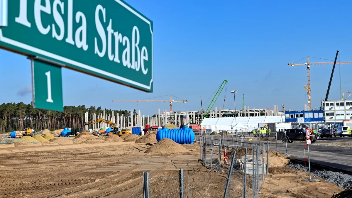 Elon Musk a anunțat când va începe producția la Tesla Gigafactory Berlin
