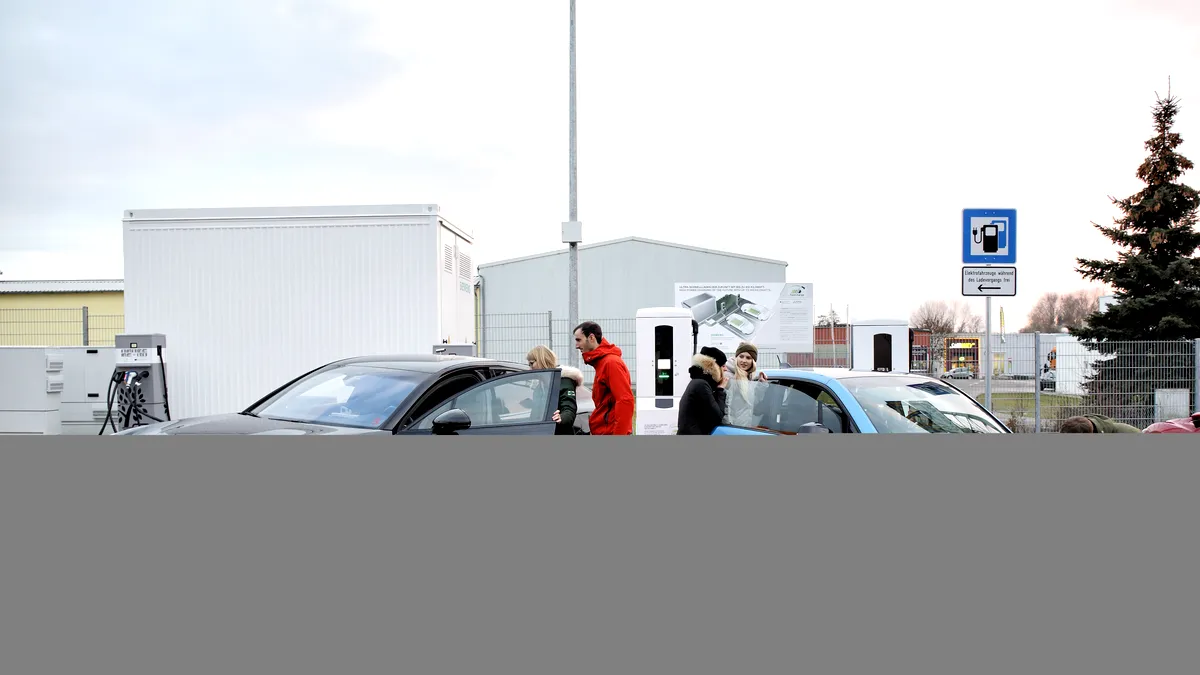 Proiectul “FastCharge” a demonstrat că 100 de km de autonomie ai unei maşini electrice pot fi obţinuţi în 3 minute 