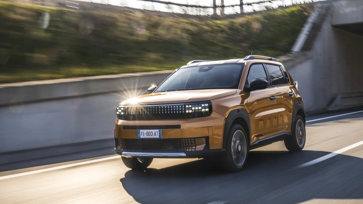 Fiat lansează o versiune hibridă a noului Grande Panda. Produce 110 CP și are cutie automată