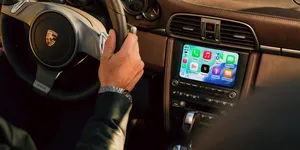 Porsche lansează un nou sistem de infotainment pentru modelele anterioare. Cum poți avea Apple CarPlay pe un model de acum 17 ani