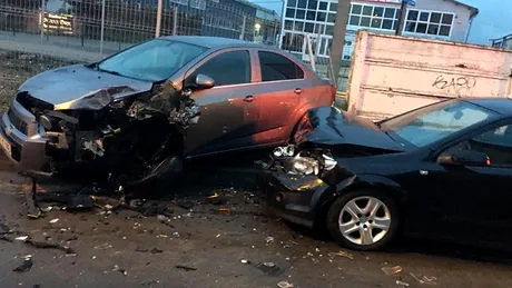 Un bărbat din București a lovit 12 mașini parcate în Brașov după o ceartă cu iubita