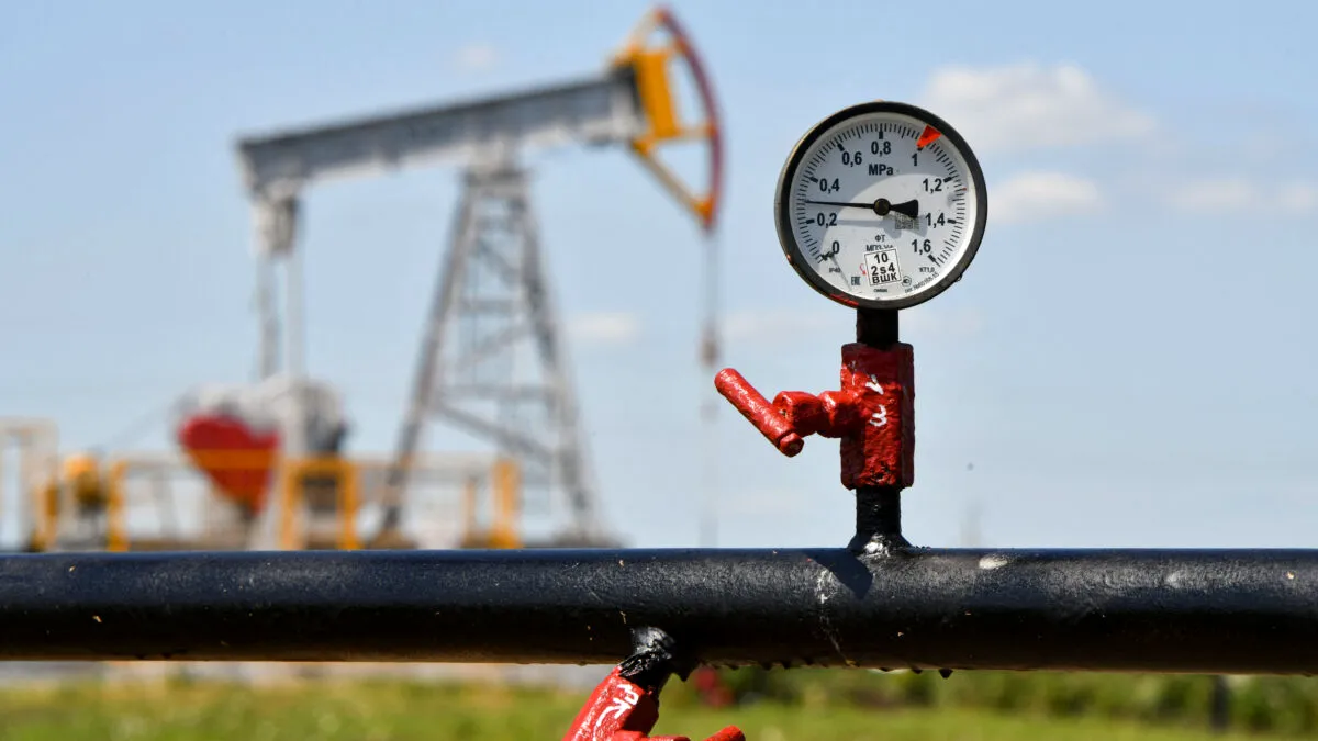 Șoc pe piața internațională: Prețul petrolului a scăzut cu peste 30 de dolari. Anunțul făcut de Trump care a schimbat totul