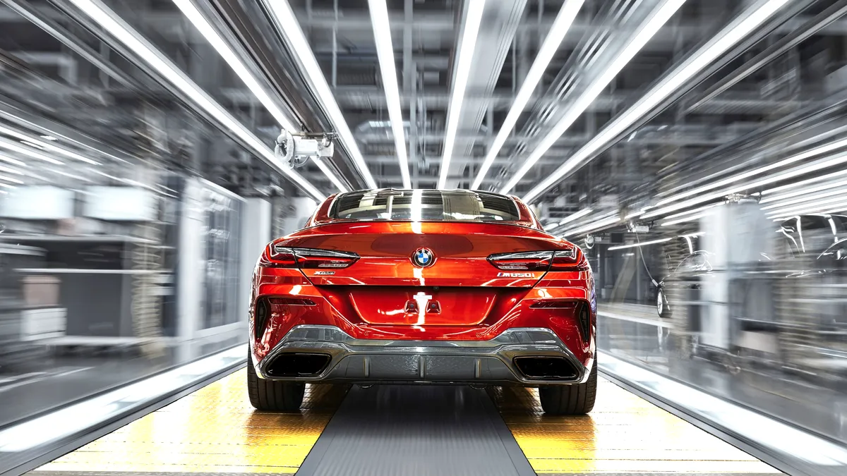 BMW taie costurile. Cum vor avea de suferit angajații?