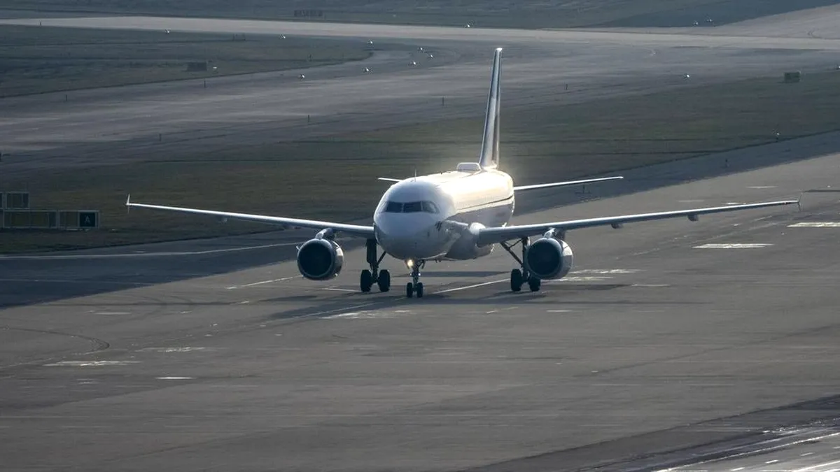 Criză de combustibil pe aeroporturi din Italia. Restricții temporare pentru zboruri civile înainte de Paște