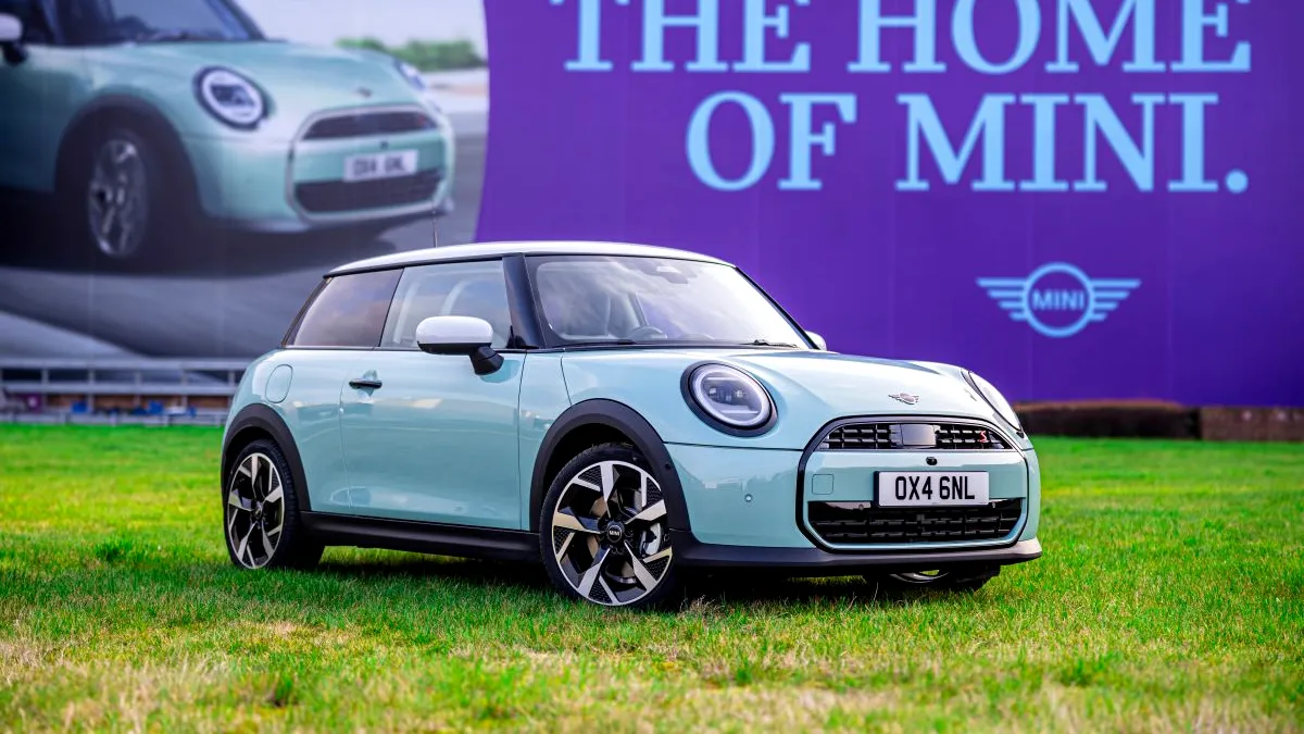 Noul Mini Cooper echipat cu motoare termice a intrat în producție