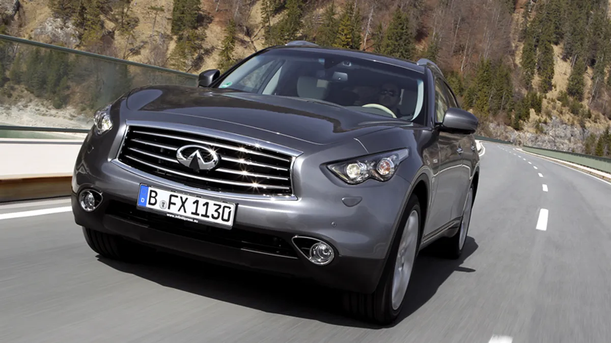 Am condus Infiniti FX colecţia 2012