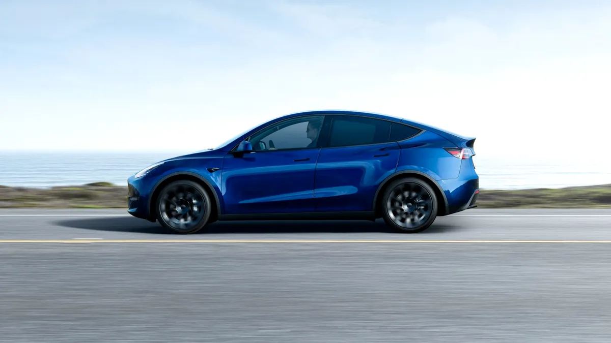 Tesla renunță la navigația gratuită și o transformă într-un serviciu cu plată