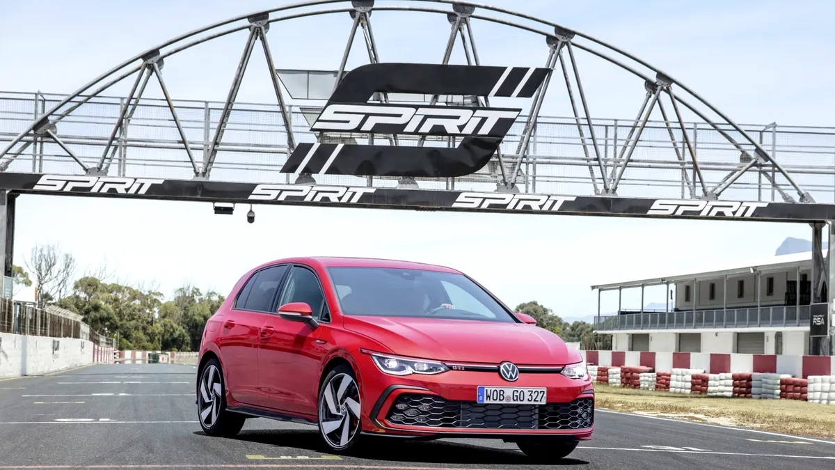 Noul Volkswagen Golf GTI este mult mai rapid pe circuit decât vechiul model