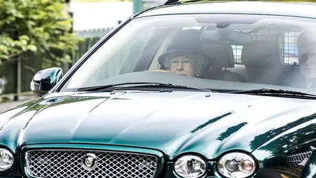 La 92 de ani, Regina Angliei conduce un Jaguar