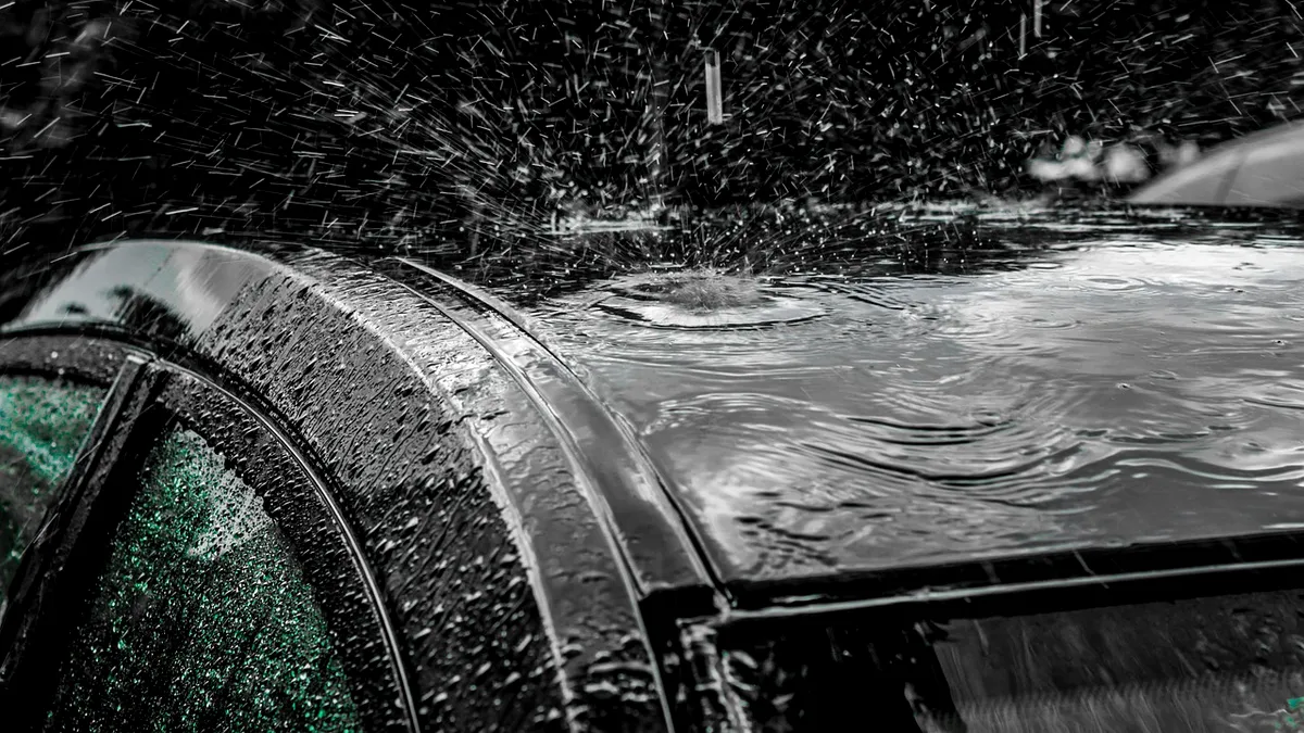 5 lucruri pe care trebuie neapărat să le știi dacă ai avut ghinionul să ți se inunde mașina