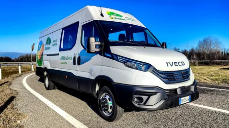 Iveco lansează modelul eDaily cu încărcare wireless. Duba a efectuat teste pe o autostradă din Italia