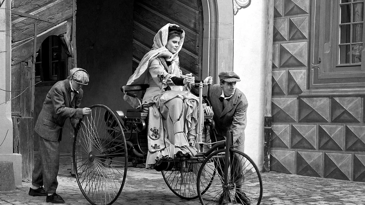 10 femei care au marcat industria auto. Bertha Benz a dat startul!
