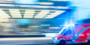 Codul Rutier 2026: Este legal să încalci, temporar, regulile de circulație pentru a face loc ambulanței sau pompierilor?