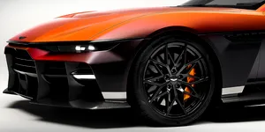 Aston Martin Valen, cel mai puternic supercar V12 cu motor frontal al mărcii. Are 850 CP și caroserie din carbon