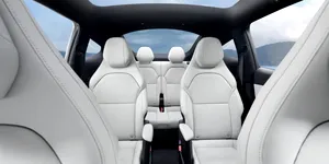 Tesla Model Y L cu 6 locuri tocmai a fost lansat. Dar în România ajunge doar varianta cu 2 scaune și o banchetă