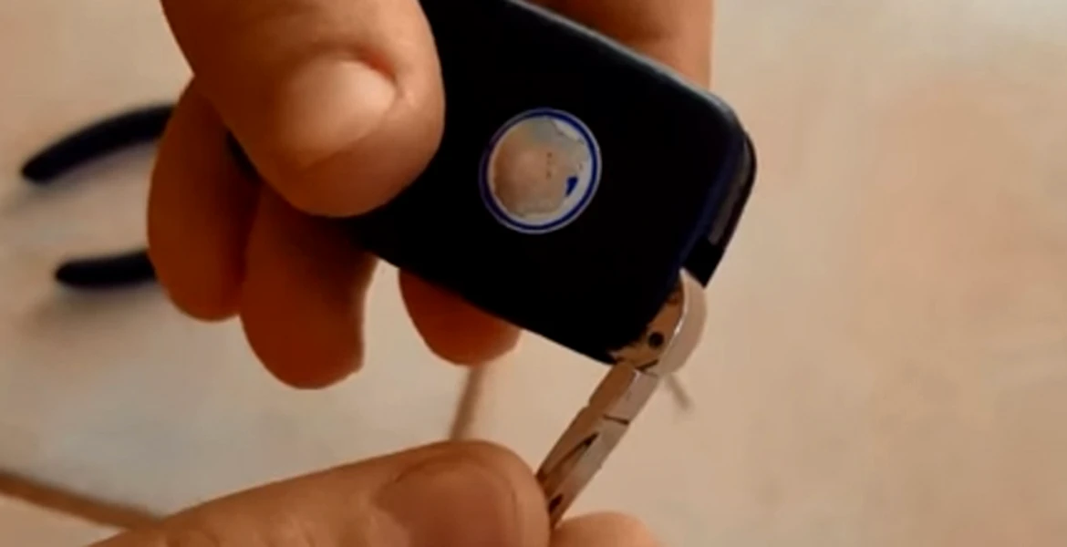 Cum se schimbă lamela la o cheie briceag de la VW, Skoda, Audi, Seat [VIDEO]