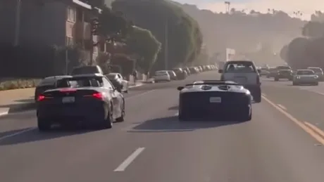 Video / Travis Scott, demonstrație de forță în trafic: V12-le face spectacol