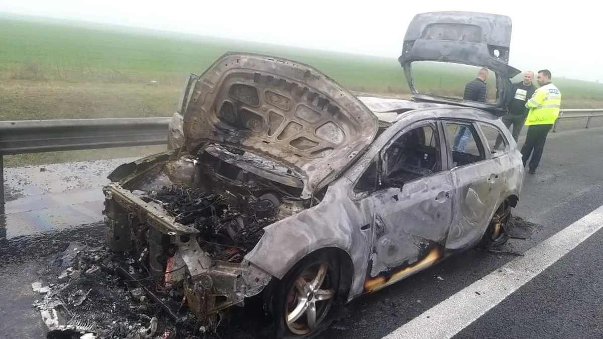 O mașină a ars complet pe Autostrada Soarelui A2 - VIDEO