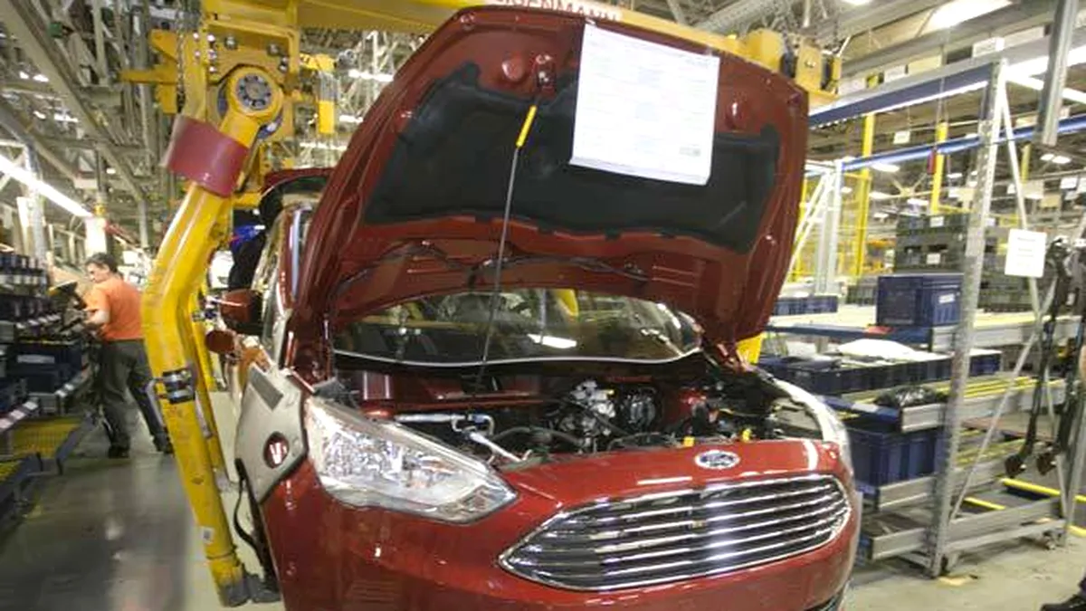 Industria auto este în criză sau se transformă? Producătorii anunţă mii de disponibilizări când în SUA şi Europa se vorbeşte de venirea recesiunii