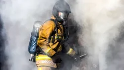 Român plătit de ruși, acuzat în Marea Britanie că a incendiat o mașină Toyota a premierului Starmer